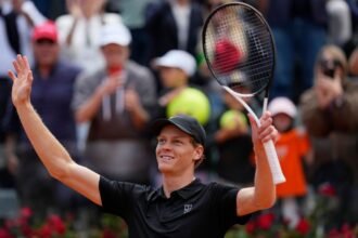 Thinner defies rain and Medvedev advances to Italian Open final vs. Ruud