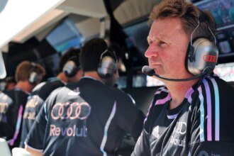 McNish on the Audi F1 pit wall