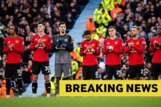 Man United players with overlay of breaking news