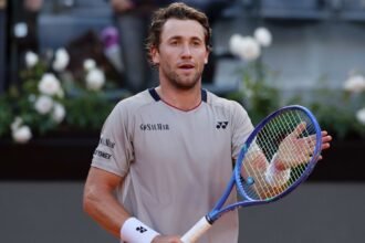 Casper Ruud advances to Rome final. Sinar-Medvedev suspended due to rain