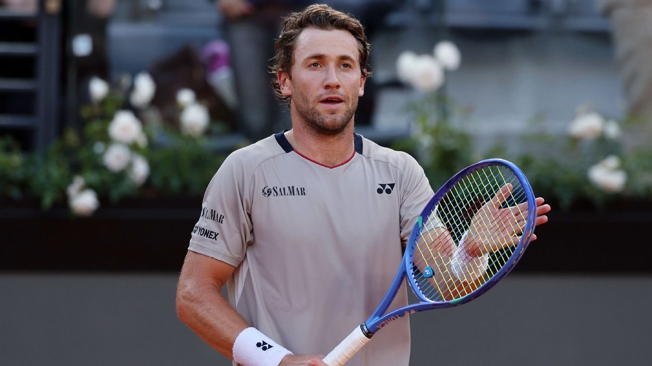 Casper Ruud advances to Rome final. Sinar-Medvedev suspended due to rain