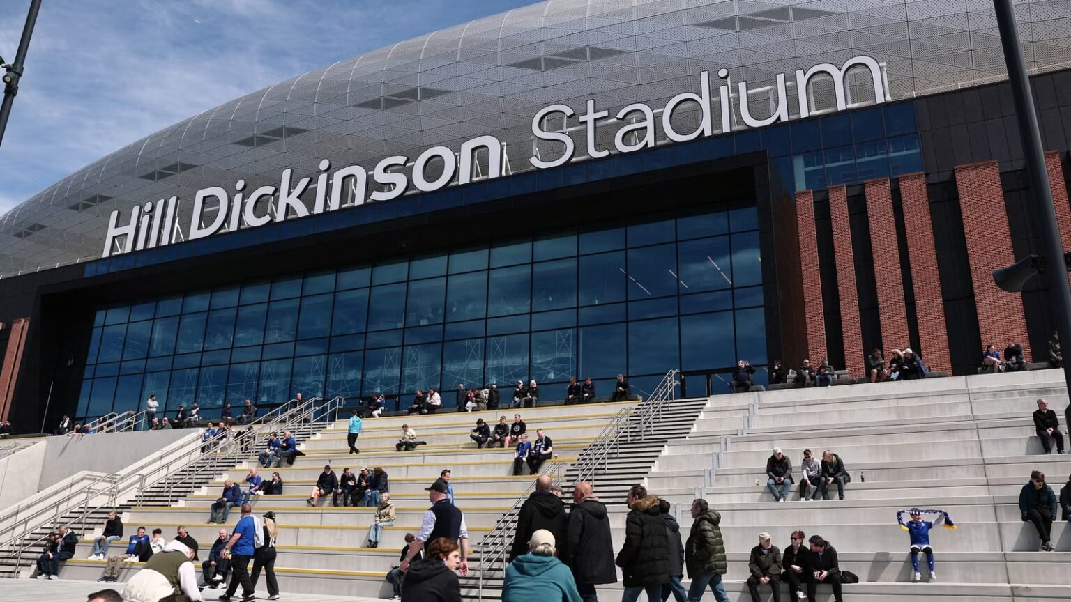 Everton compete with Aston Villa for £20m forward who will score 'absolute world-class goals'