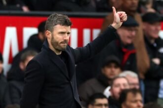 Manchester United held "new and positive" negotiations with Carrick on Friday towards a £43m star contract.