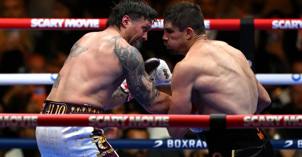 Oleksandr Usyk wins after referee's stoppage after controversial knockdown of Rico Verhoeven in the final minute