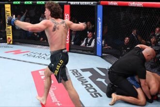 Quillan Salkilld Survives Early Scare, Knocks Out Beneil Dariush in Round 1 - UFC Perth Highlights