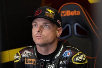 Sam Lowes, 2026 Portuguese WorldSBK, pit box. Credit: Gold and Goose.