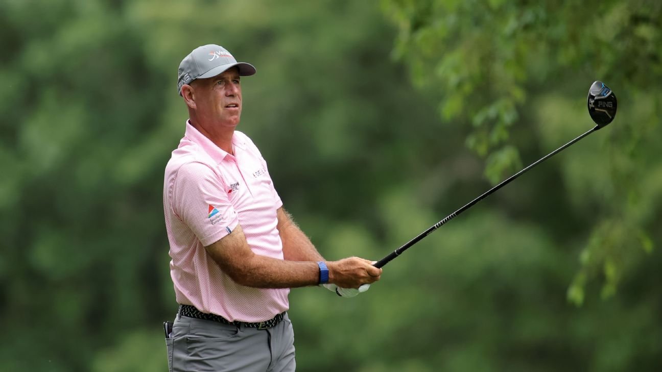 Stewart Cink builds a three-stroke lead and aims for second straight senior major title