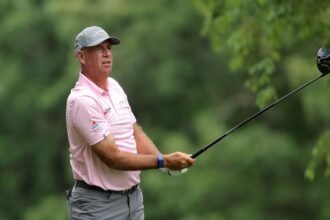 Stewart Cink opens up a two-stroke lead at Regions Tradition