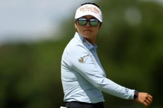 Su Bingju builds a 4-stroke lead on windy Shoprite LPGA