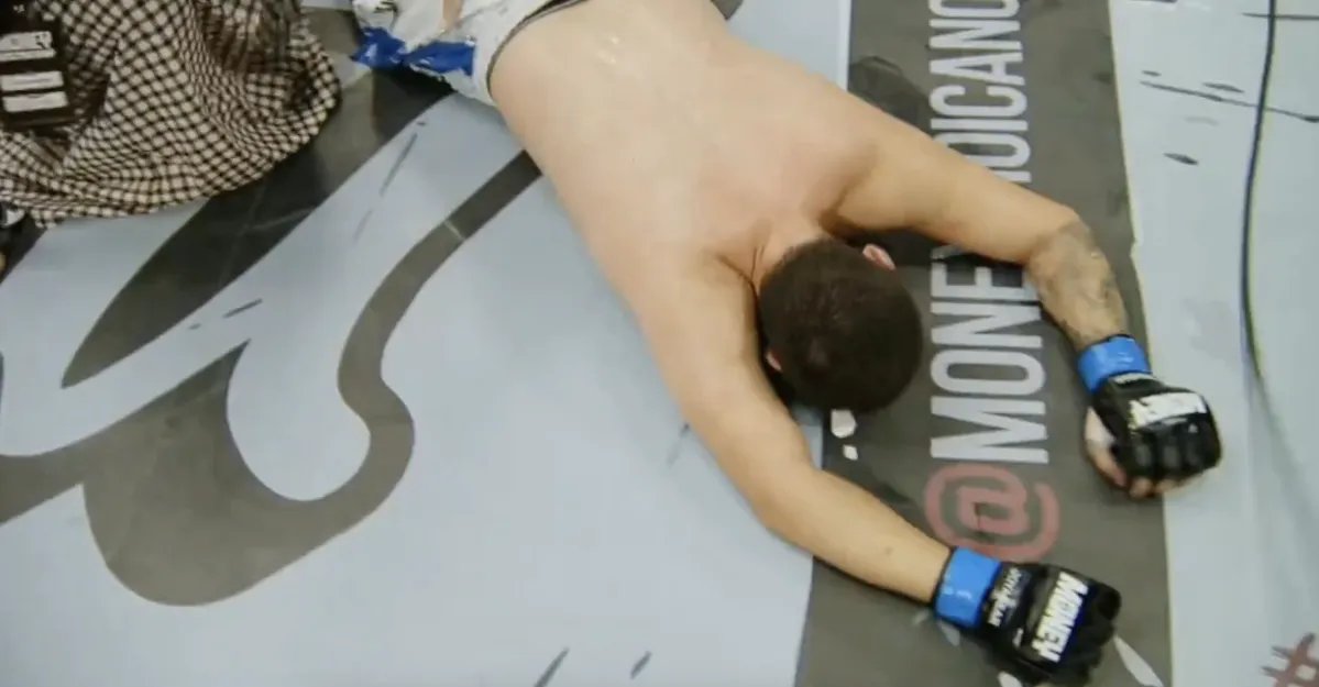 Video: Fighter faints after left-wing vs. right-wing fight at Renato Moicano's MMA debut show in Brazil
