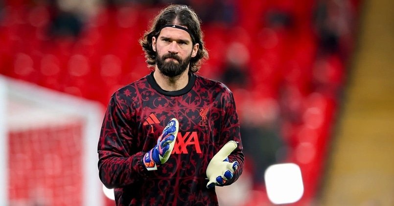Contrasting reports on Alisson Becker