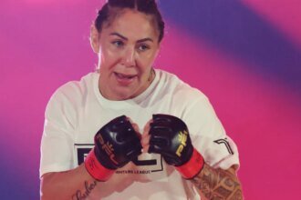 Cris Cyborg records his retirement match against Ketlen Vieira in PFL Tampa