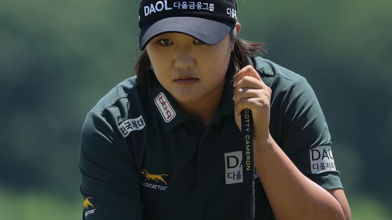 Hyeran Ryu leads the Women's PGA Championship by one stroke