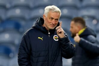 Jose Mourinho during a Fenerbahce training session