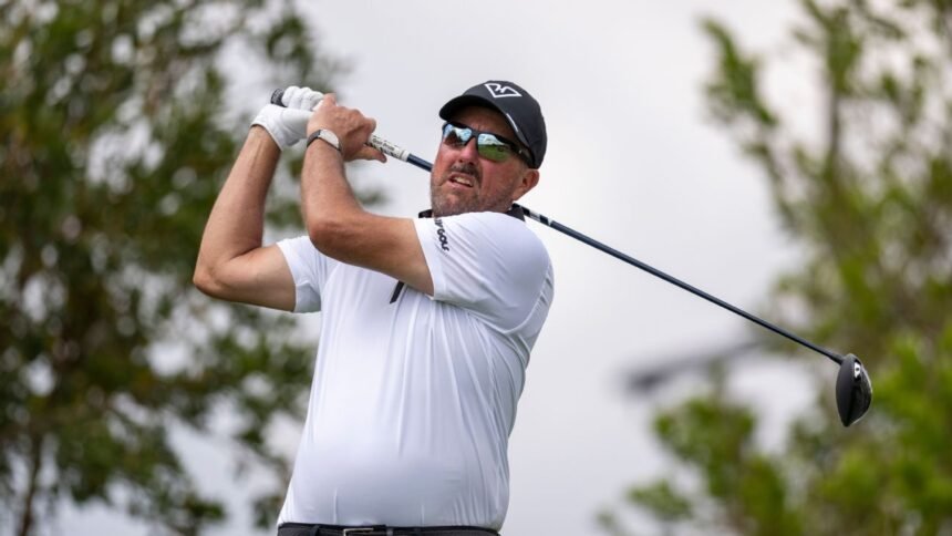 Report: Phil Mickelson kicked out of club for inappropriate contact with female employee