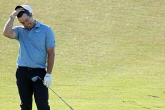 Rory McIlroy's US Open hopes end with 40 on back nine