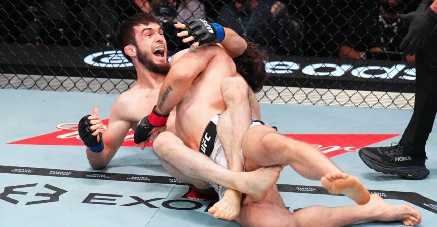 UFC Vegas 119 Video: Murtazari Magomedov hits a rare Scottish twister submission and taps Mershik Baghdasaryan