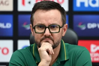 Mike Hesson accused of taking “free ke paise” after Pakistan’s tactical blunders in T20 World Cup 2026
