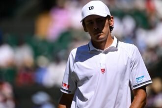 Alex de Minaur, ranked fifth in the rankings, leaves with a heavy heart after leaving Wimbledon.