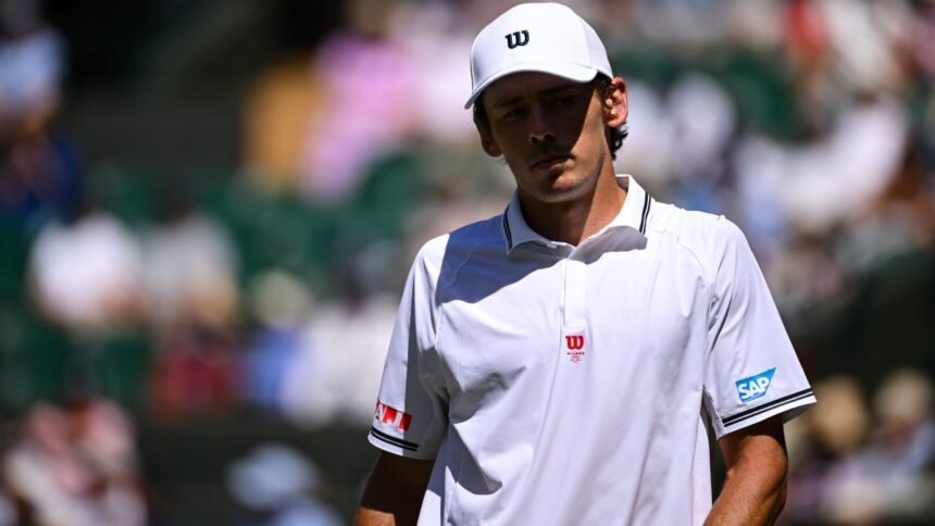 Alex de Minaur, ranked fifth in the rankings, leaves with a heavy heart after leaving Wimbledon.