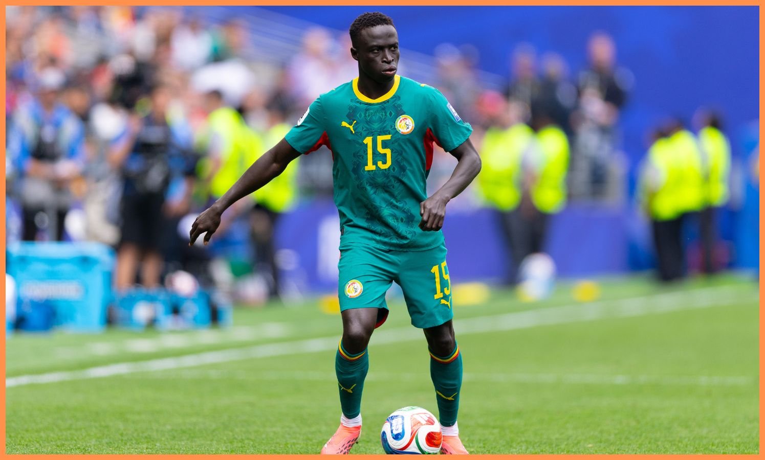 Krepin Diatta playing for Senegal.