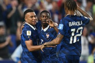 Barcola celebrating with Mbappe and Dembele