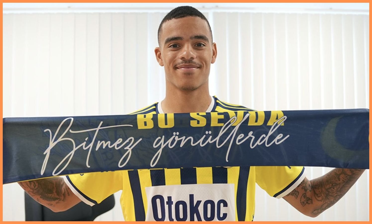Mason Greenwood poses with a Fenerbahce scarf
