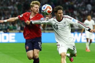 Everton enter race to sign £25m star after holding contract talks with Leeds