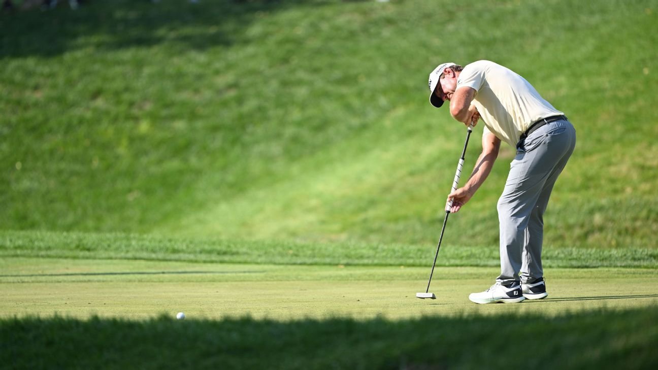 Glover shoots a 65 to take a two-shot lead at the John Deere Classic