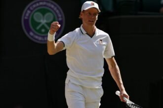 Jannik Sinner advances to Wimbledon semifinals in straight sets