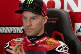 Jonathan Rea, 2026 Dutch WorldSBK, pit box. Credit: Gold and Goose.