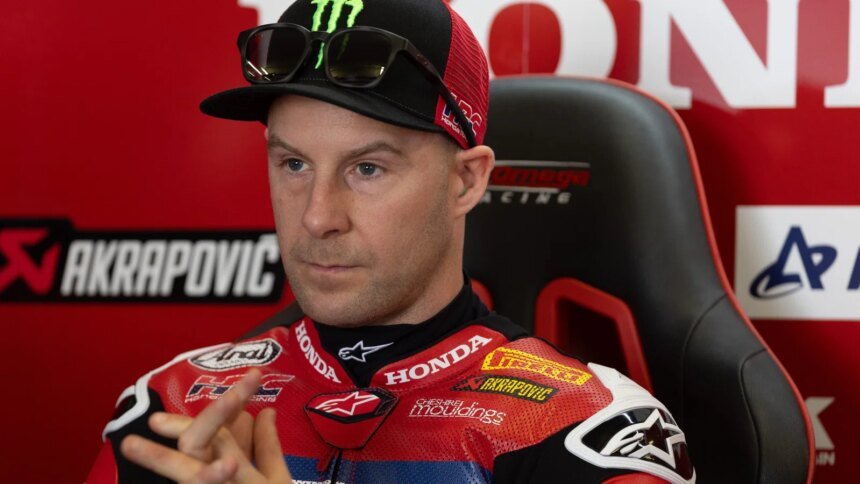 Jonathan Rea, 2026 Dutch WorldSBK, pit box. Credit: Gold and Goose.