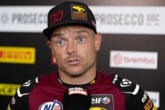 Sam Lowes speaks to the media, 2026 UK WorldSBK. Credit: Gold and Goose.