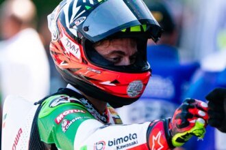 Axel Bassani, 2026 UK WorldSBK, entering pit box. Credit: Tony Goldsmith.