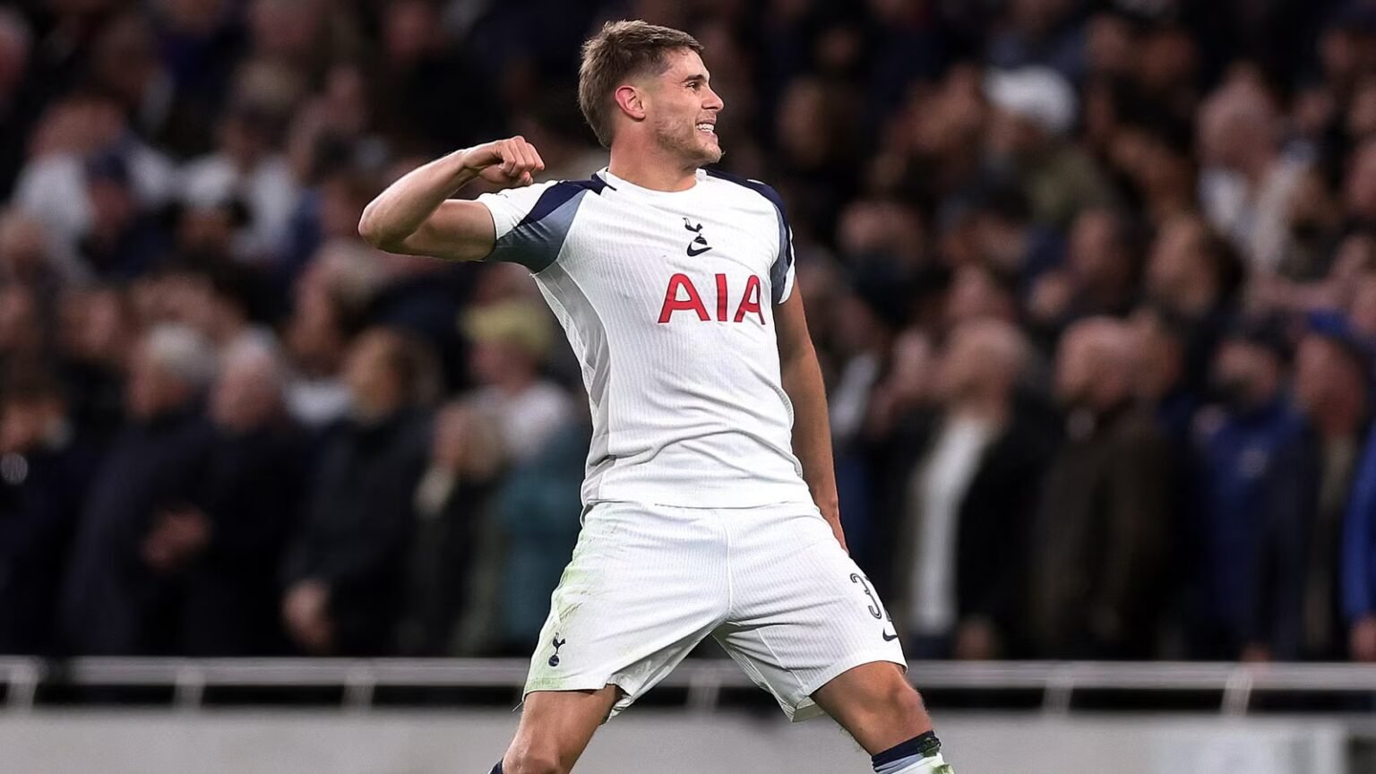 Tottenham star Micky van de Ven reacts to Sandro Tonali's £100m deal on social media