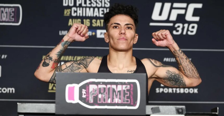 UFC fighter Jessica Andrade delivers food to make money while sidelined with injury: 'I'm not afraid of hard work'