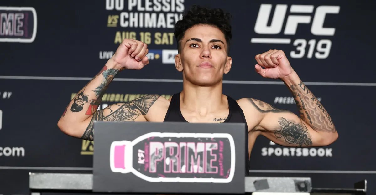 UFC fighter Jessica Andrade delivers food to make money while sidelined with injury: 'I'm not afraid of hard work'