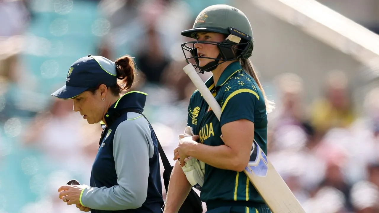 Ellyse Perry forced off with quad issue during Women