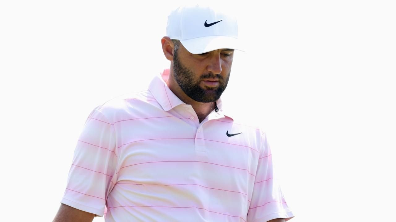 Who has made the most consecutive cuts in PGA Tour history?