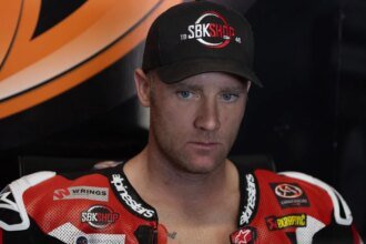 Tommy Bridewell, 2026 UK WorldSBK, pit box. Credit: Gold and Goose.