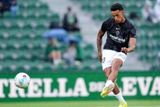 Alvaro Rodriguez playing for Elche.