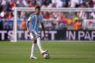 Video: Cristian Romero appears to disrespect Donald Trump at World Cup medal ceremony
